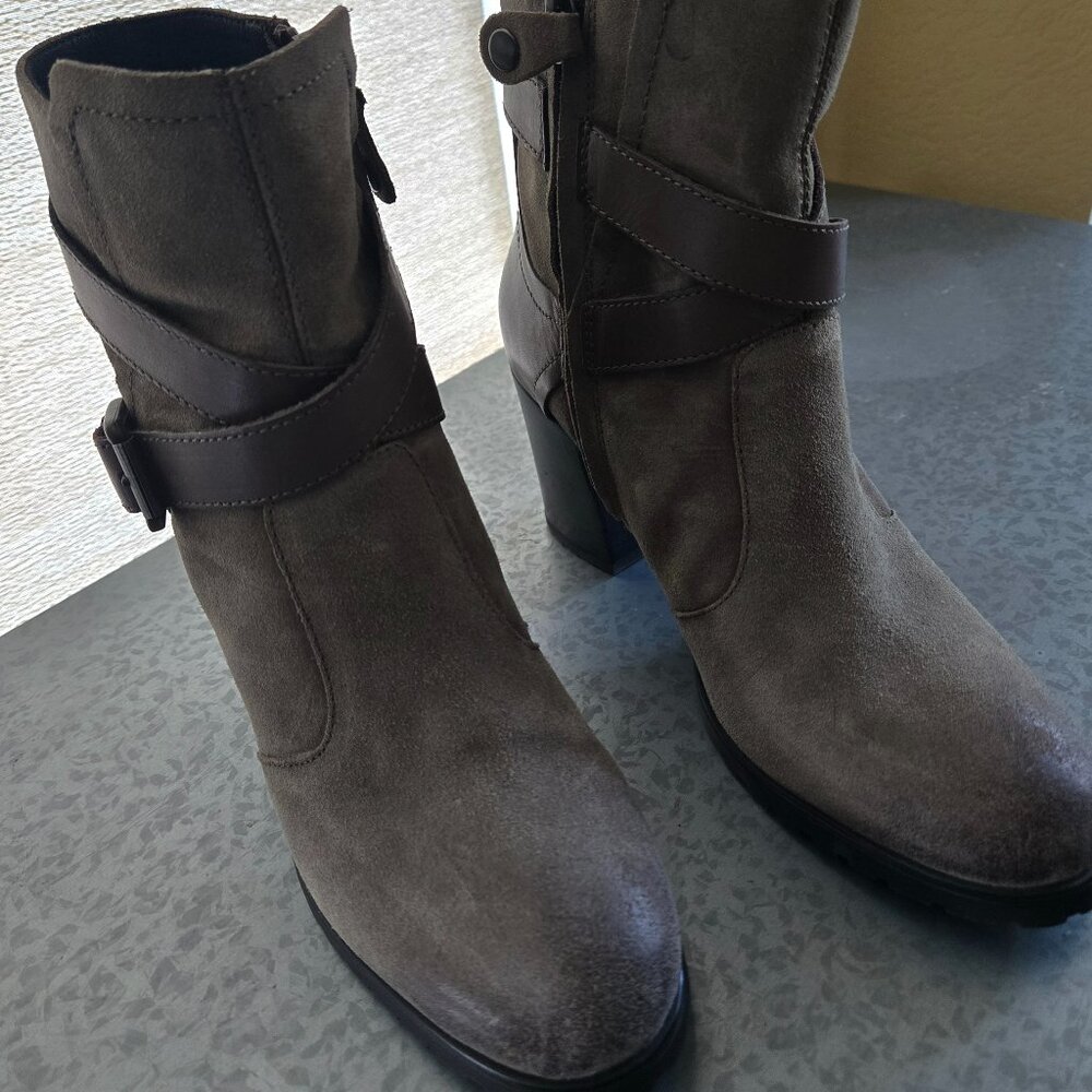 GEOX RESPIRA SIZE 7 1/2 2 1/2 HEEL ALMOST NEW